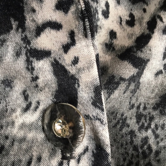 Karen Kane Plus 14W Animal Print Button Down Blouse Black Silver - Picture 3 of 6